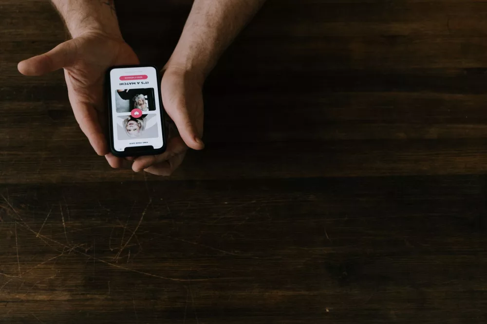 Navigating the World of Free Polyamory Dating Apps
